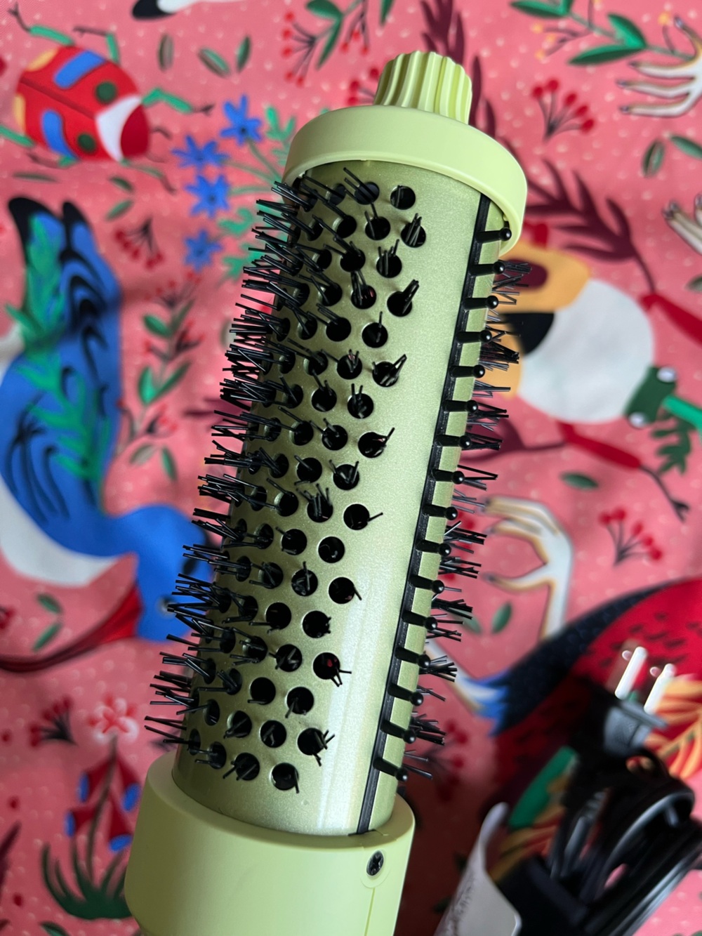 WavyTalk Blowout Boost 1.5 Inch Ionic Thermal Brush in Green - Picture 7 of 9